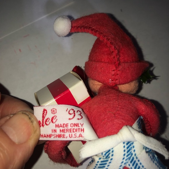 Annalee Elf With Package 1993 Made In USA - Picture 4 of 4